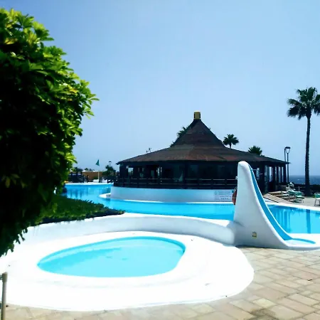 Sur Heated Pool Apartment *