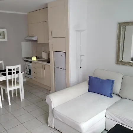 Sur Heated Pool Apartment *