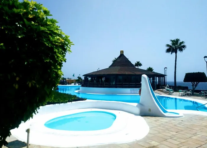 Sur Heated Pool Apartment *